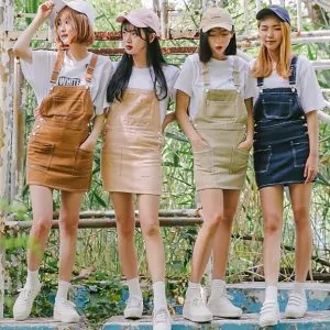Mix yếm váy cùng áo phông dễ thương