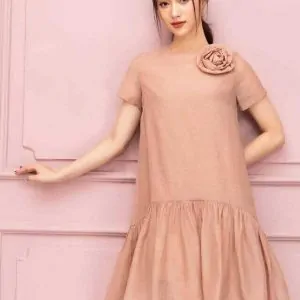 Dáng suông rộng rãi dễ mặc với mọi chị em