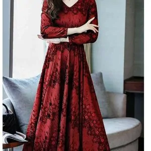 Quý bà u50 hiện đại và sang trọng với đầm xòe họa tiết